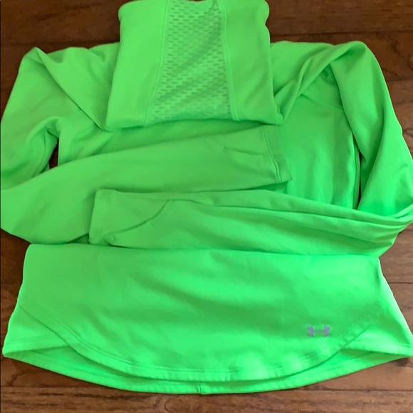 Under Armour Tops - Under Armour pullover